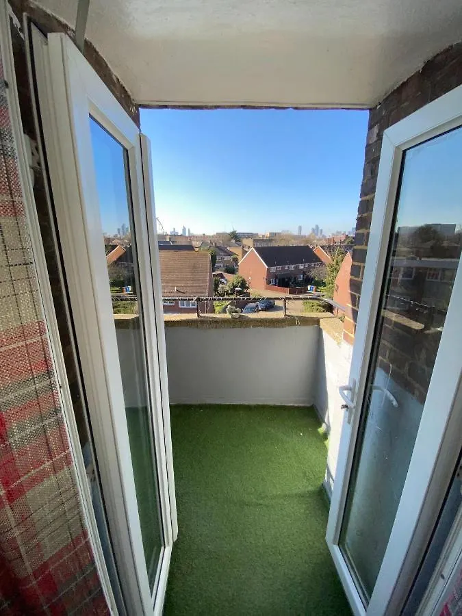 Bright, Spacious, Modern Interior Decor 2 Bedrooms Apartment With Amazing Views London
