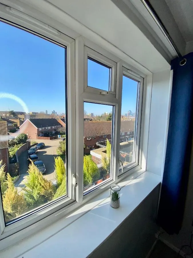 Bright, Spacious, Modern Interior Decor 2 Bedrooms Apartment With Amazing Views London