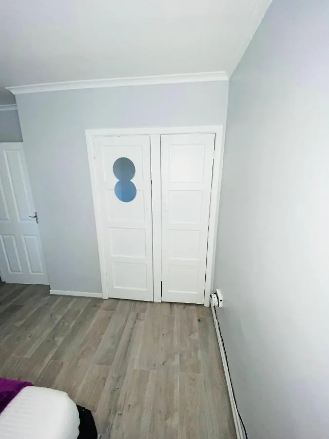 Bright, Spacious, Modern Interior Decor 2 Bedrooms Apartment With Amazing Views Londres
